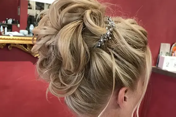 Coiffure cérémonie enfant près d'Hyères